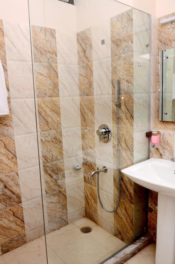 Hotel Golden Sunrise Inn 암리차르 외부 사진